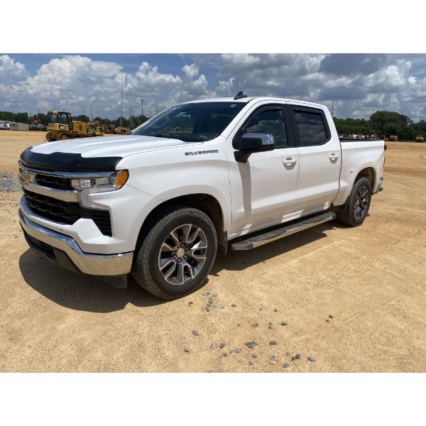 2022 CHEVROLET SILVERADO LT Pickup Truck