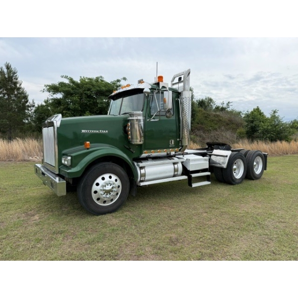 2018 WESTERN STAR 4900FA Day Cab Truck