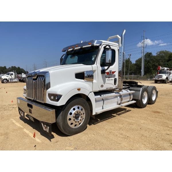 2022 WESTERN STAR 49X Day Cab Truck