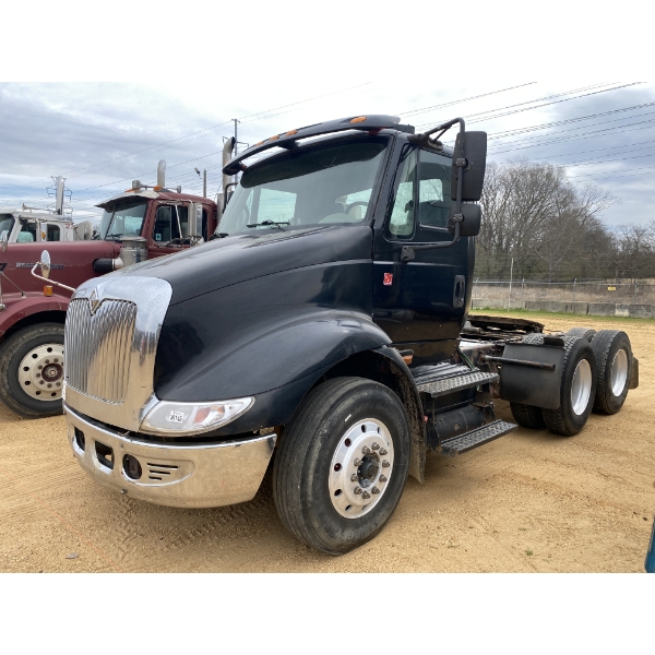 2006 INTERNATIONAL 8600 Day Cab Truck
