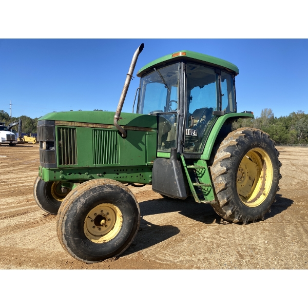 2002 JOHN DEERE 6605 Farm Tractor