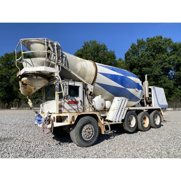 2014 PHEONIX  Concrete Mixer / Pump Truck