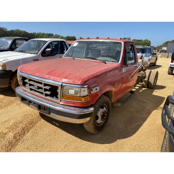 1997 FORD F350 XLT Cab and Chassis Truck