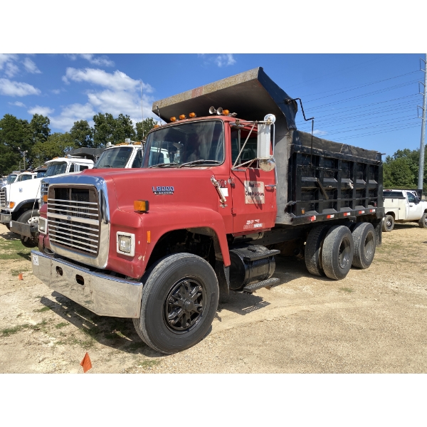 1990 FORD L8000 Dump Truck