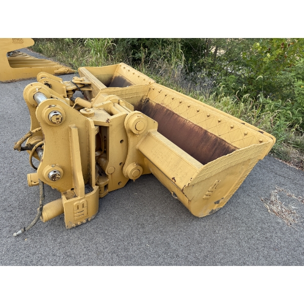 72" WB CLEANOUT BUCKET W/ TILT COUPLER