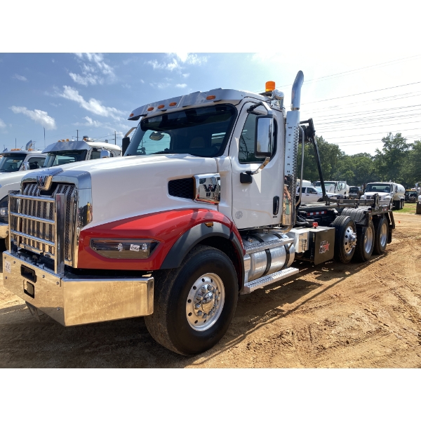 2023 WESTERN STAR 49X Roll Off Truck