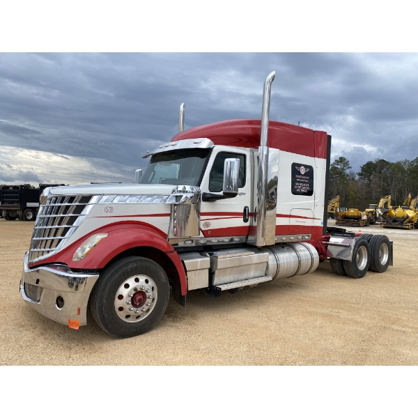 2022 INTERNATIONAL LONESTAR 532 Sleeper Truck