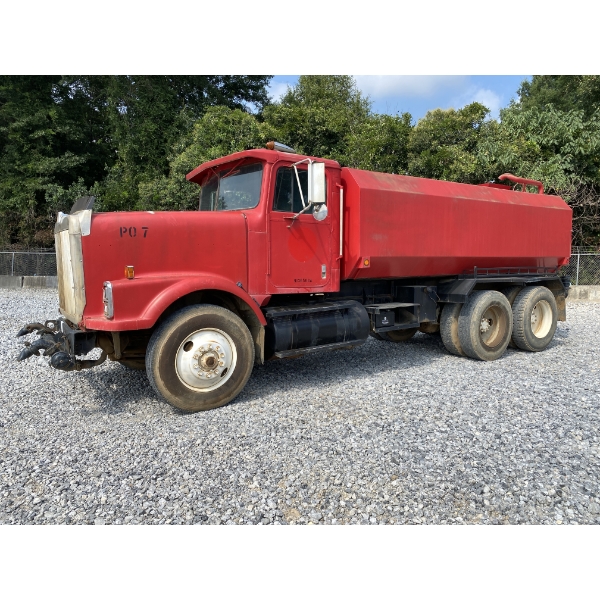 1989 INTERNATIONAL 9300 Water Truck