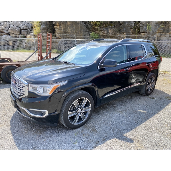 2017 GMC ACADIA SUV