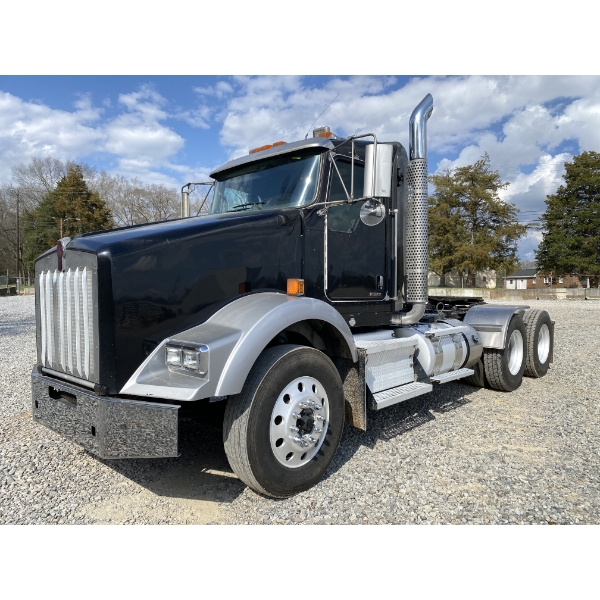 2018 KENWORTH T800 Day Cab Truck