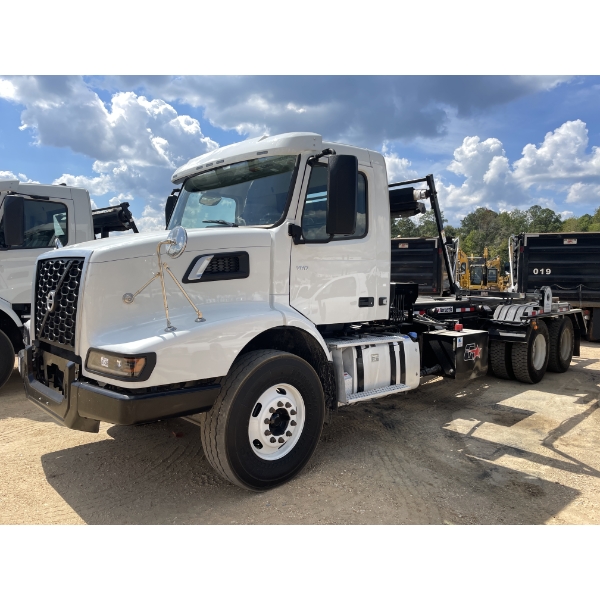 2024 VOLVO VHD Roll Off Truck