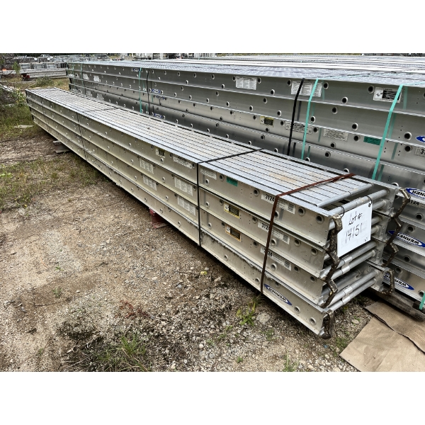 24' X 24" WERNER 3-PERSON ALUMINUM STAGE Aerial Work Platform