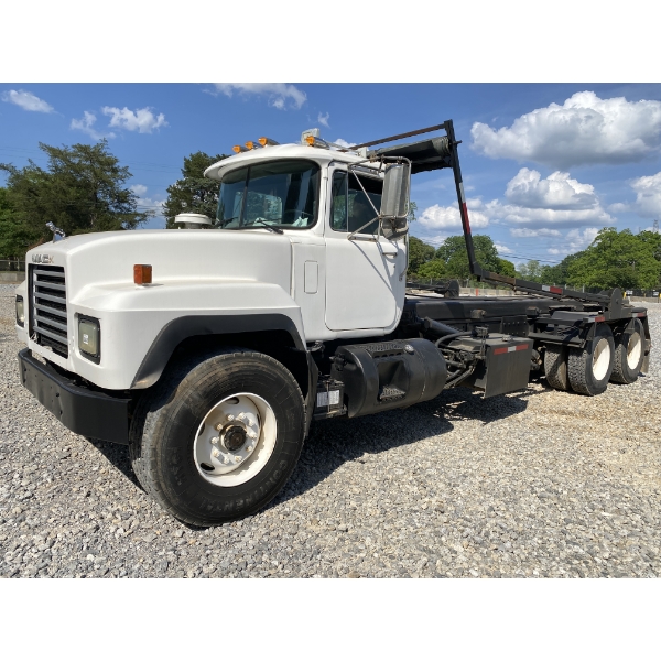 2002 MACK RD690S Roll Off Truck