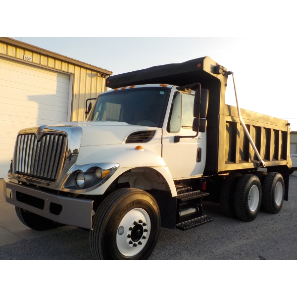 2014 INTERNATIONAL 7400 Dump Truck