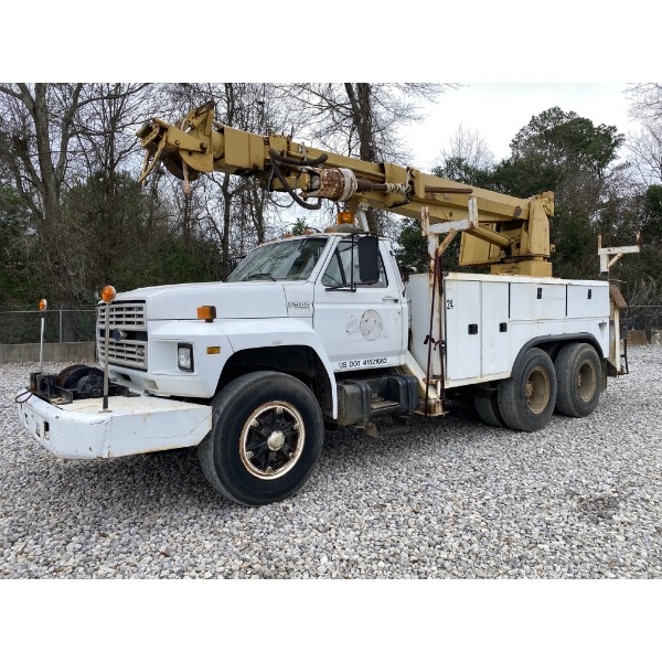 1987 FORD F900 Digger Derrick Truck