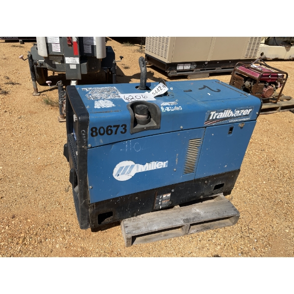 2015 MILLER TRAILBLAZER 325 WELDER