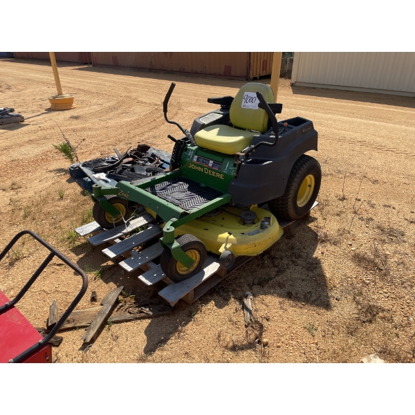 JOHN DEERE ZERO TURN MOWER Lawn Mower