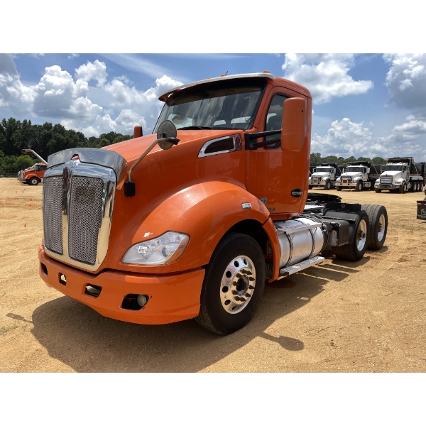 2020 KENWORTH T680 Day Cab Truck