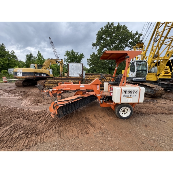 2001 BROCE 250C Broom
