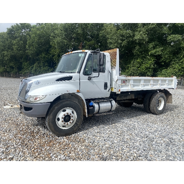 2018 INTERNATIONAL 4300 Dump Truck