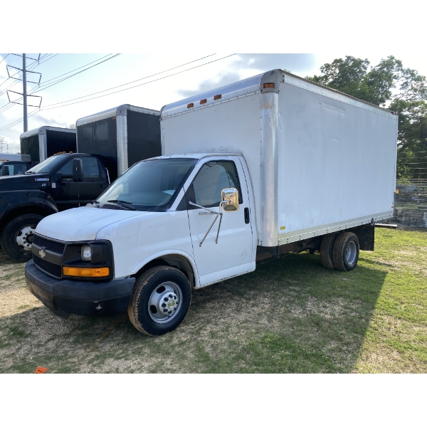 2005 CHEVROLET EXPRESS Box Truck