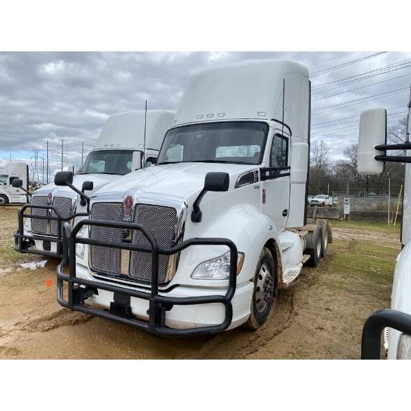 2021 KENWORTH T680 Day Cab Truck