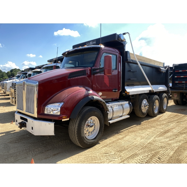 2017 KENWORTH T880 Dump Truck