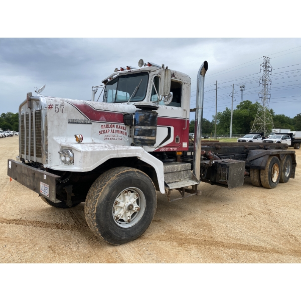KENWORTH  Roll Off Truck