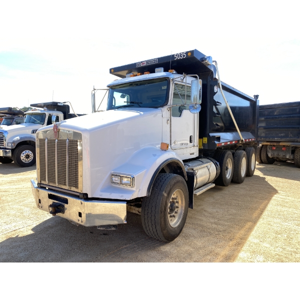 2018 KENWORTH T800 Dump Truck