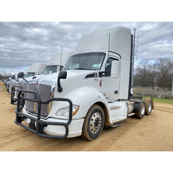 2021 KENWORTH T680 Day Cab Truck
