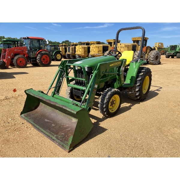 JOHN DEERE 3038E Farm Tractor