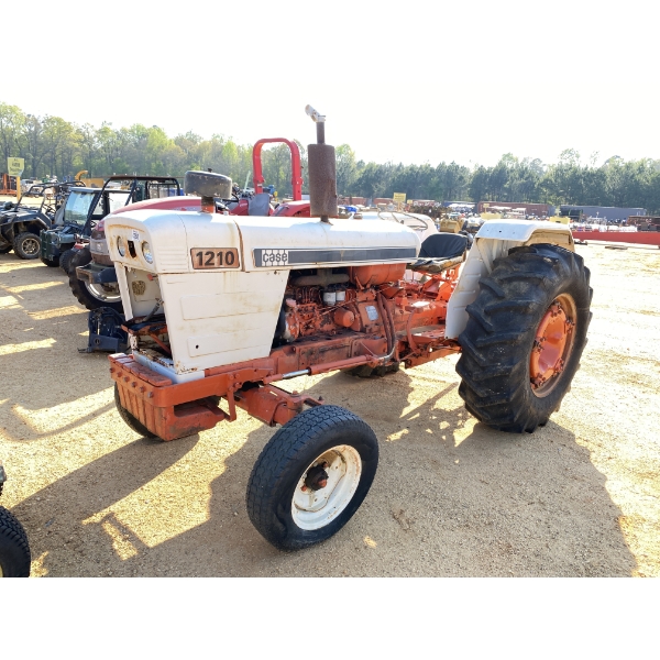 CASE 1210 Farm Tractor