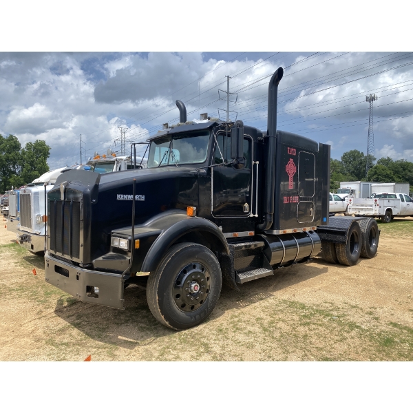 1993 KENWORTH T800 Day Cab Truck