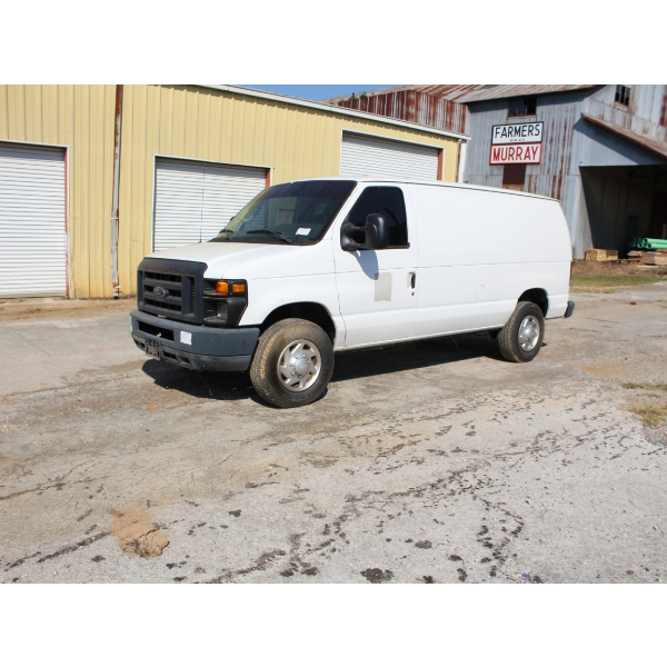 2013 FORD E350 Cargo Van