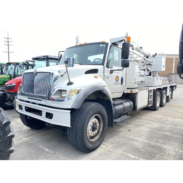 2006 INTERNATIONAL 7600 Bridge Inspection / Ladder Truck