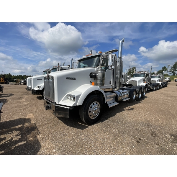 2021 KENWORTH T800 Day Cab Truck