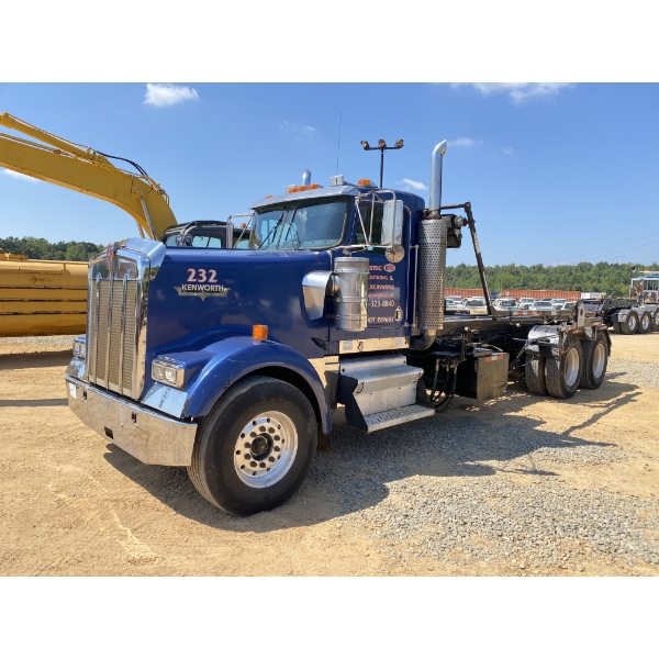 2005 KENWORTH W900 Roll Off Truck
