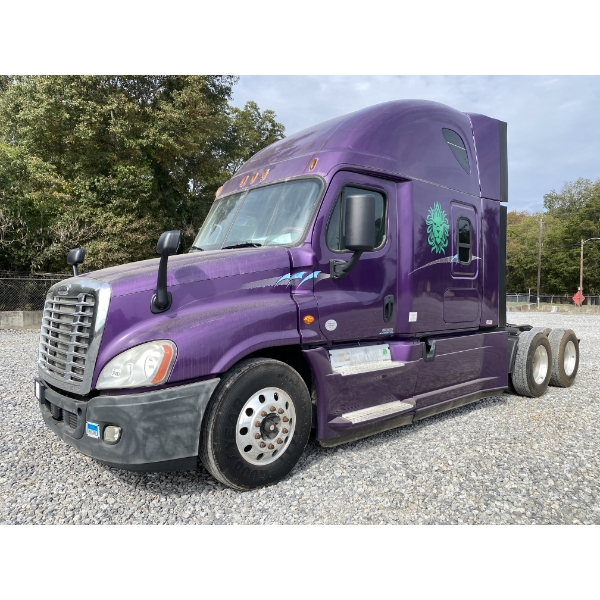 2015 FREIGHTLINER CASCADIA Sleeper Truck