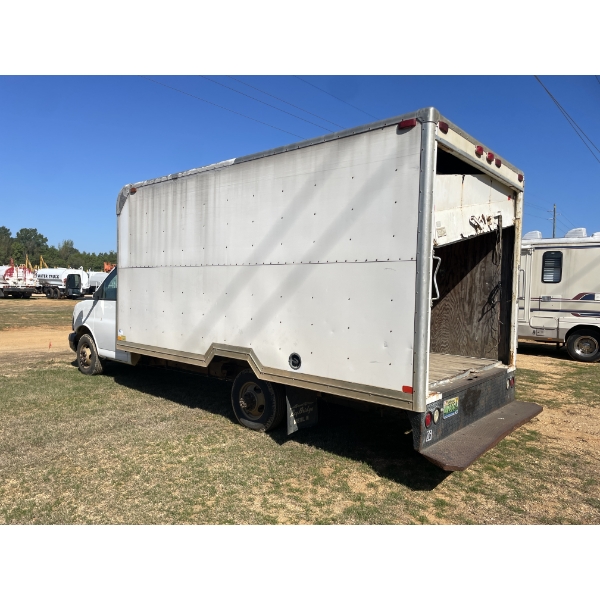 2006 CHEVROLET  Box Truck