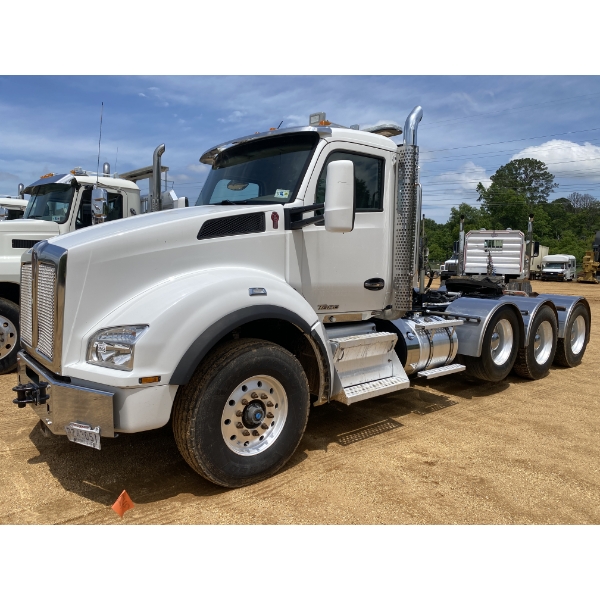 2018 KENWORTH T880 Day Cab Truck