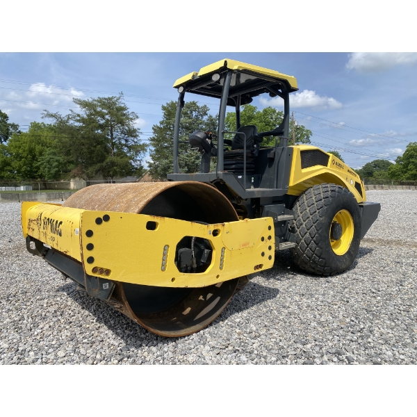 2018 BOMAG BW211DH-5 Roller