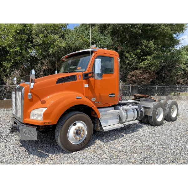 2017 KENWORTH T880 Day Cab Truck