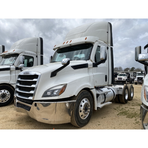 2020 FREIGHTLINER CASCADIA Day Cab Truck