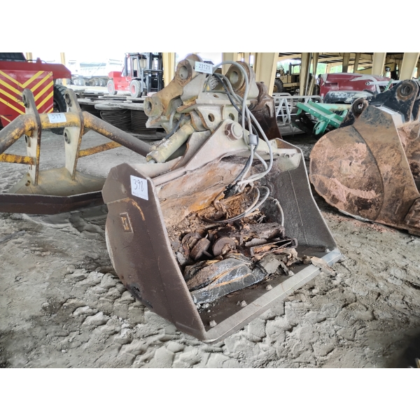 B 60" TILT CLEANOUT BUCKET