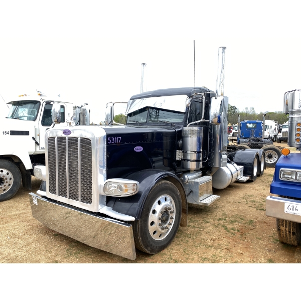 2015 PETERBILT 389 Day Cab Truck