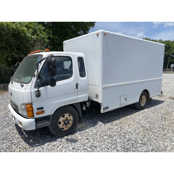 2000 BERING  Box Truck