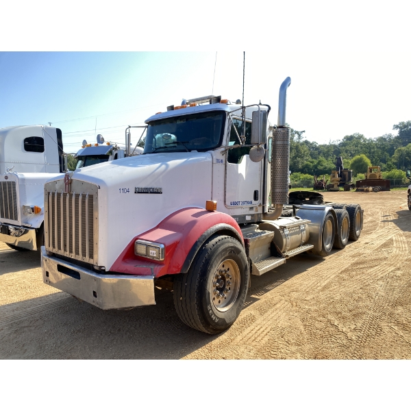 2008 KENWORTH T800 Day Cab Truck