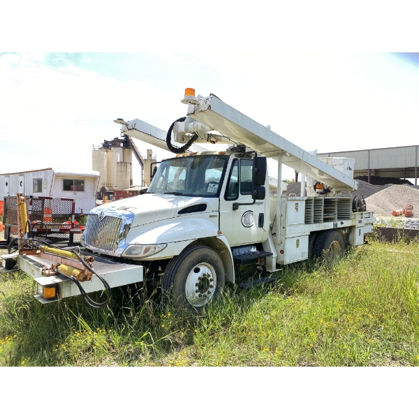 2011 INTERNATIONAL DURASTAR 4300 Bucket Truck