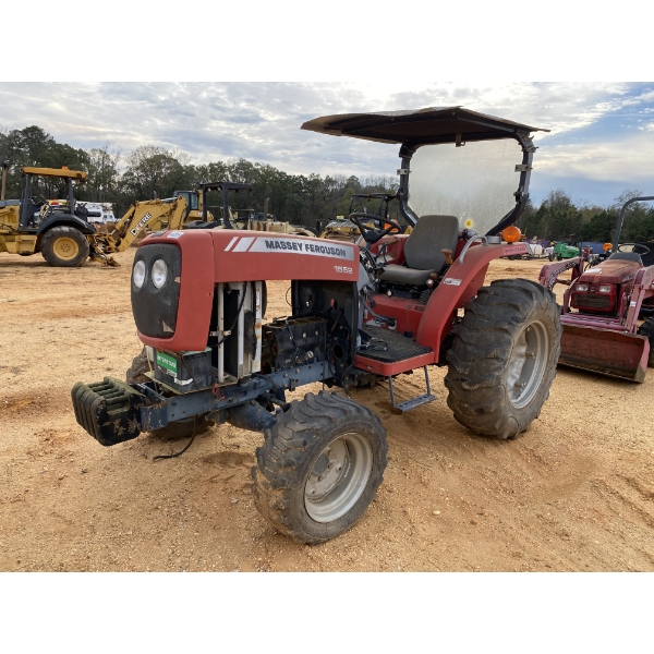 MASSEY FERGUSON 1552 Farm Tractor