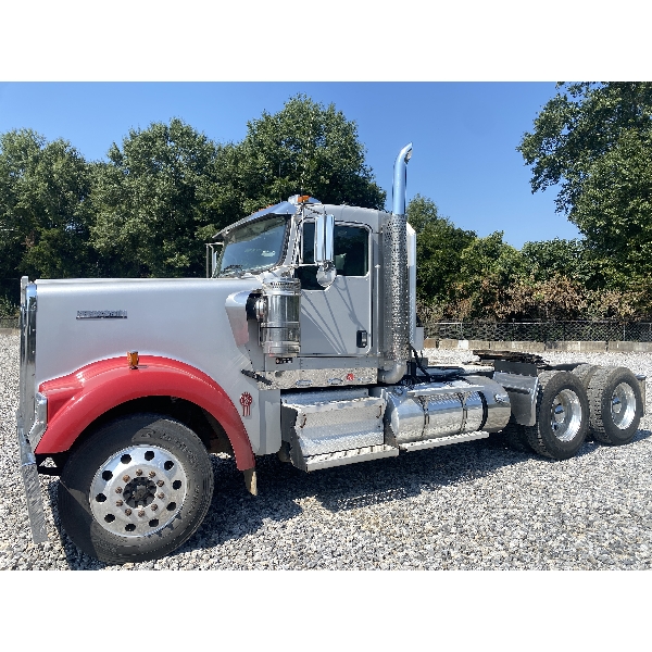 2014 KENWORTH W900 Day Cab Truck